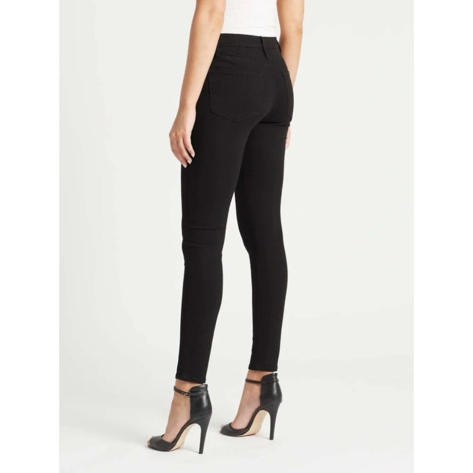 FRAME Le Skinny de Jeanne in Film Noir - size 28