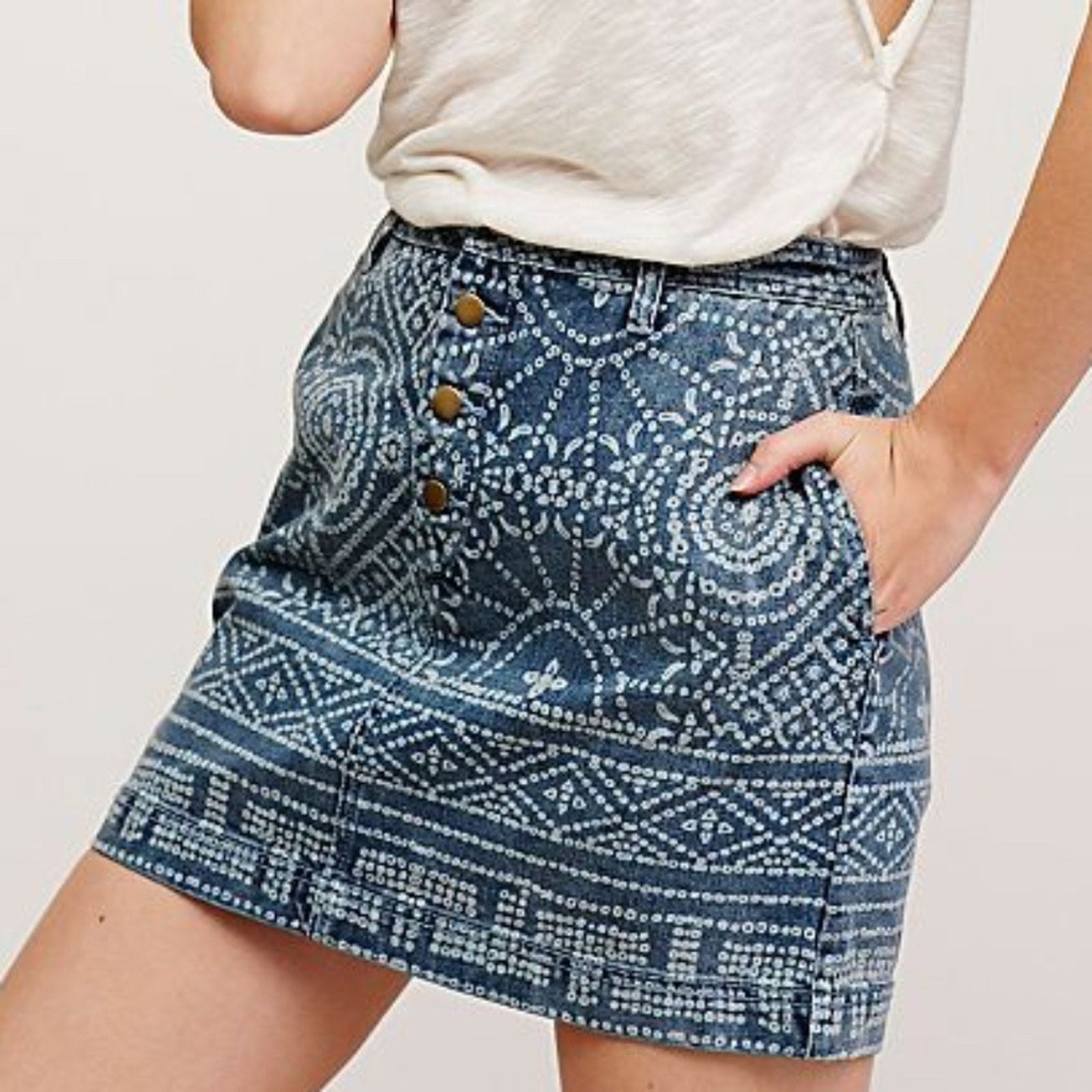 Free People School Daze Denim Jean Tribal Print Button Front Mini Skirt Size 2